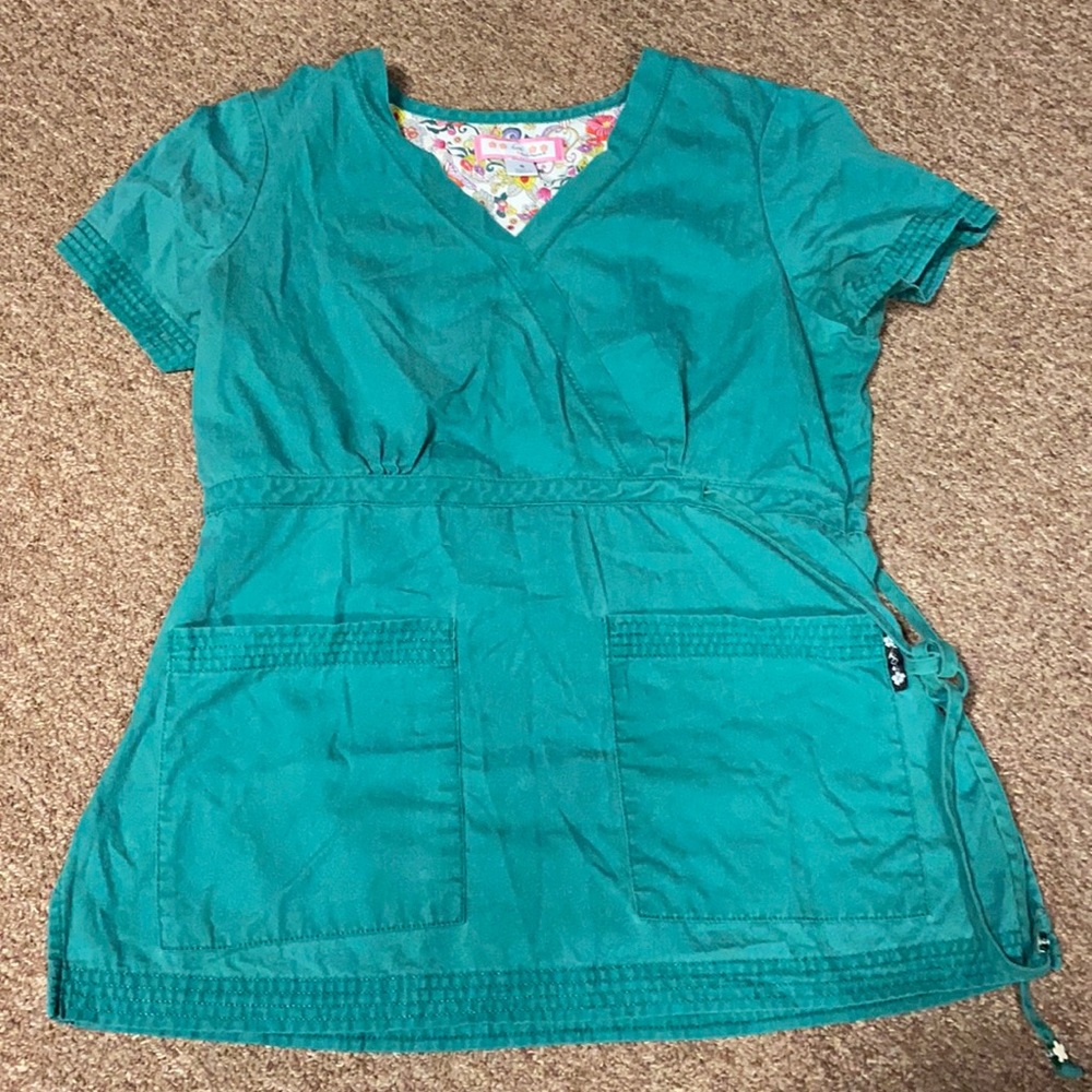 💥SOLD💥Hunter Green Small Scrub Top